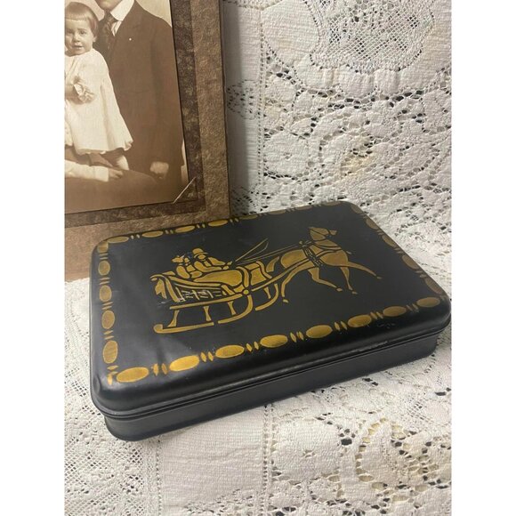 Vintage Nut House Tin Box 1940s – Sleigh Scene | “8 Variety Box” Van Missouri | - Picture 3 of 5